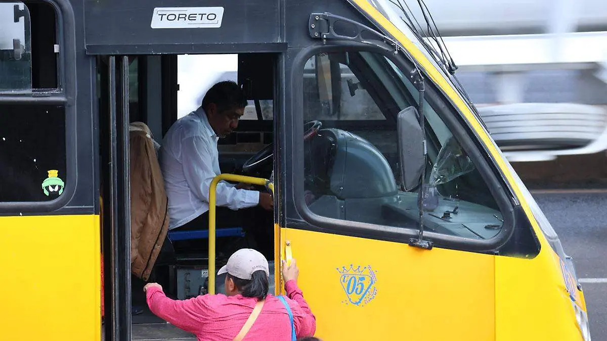 Los transportistas en Puebla deben cubrir una cuenta diaria que oscila entre los 900 y los dos mil 300 pesos